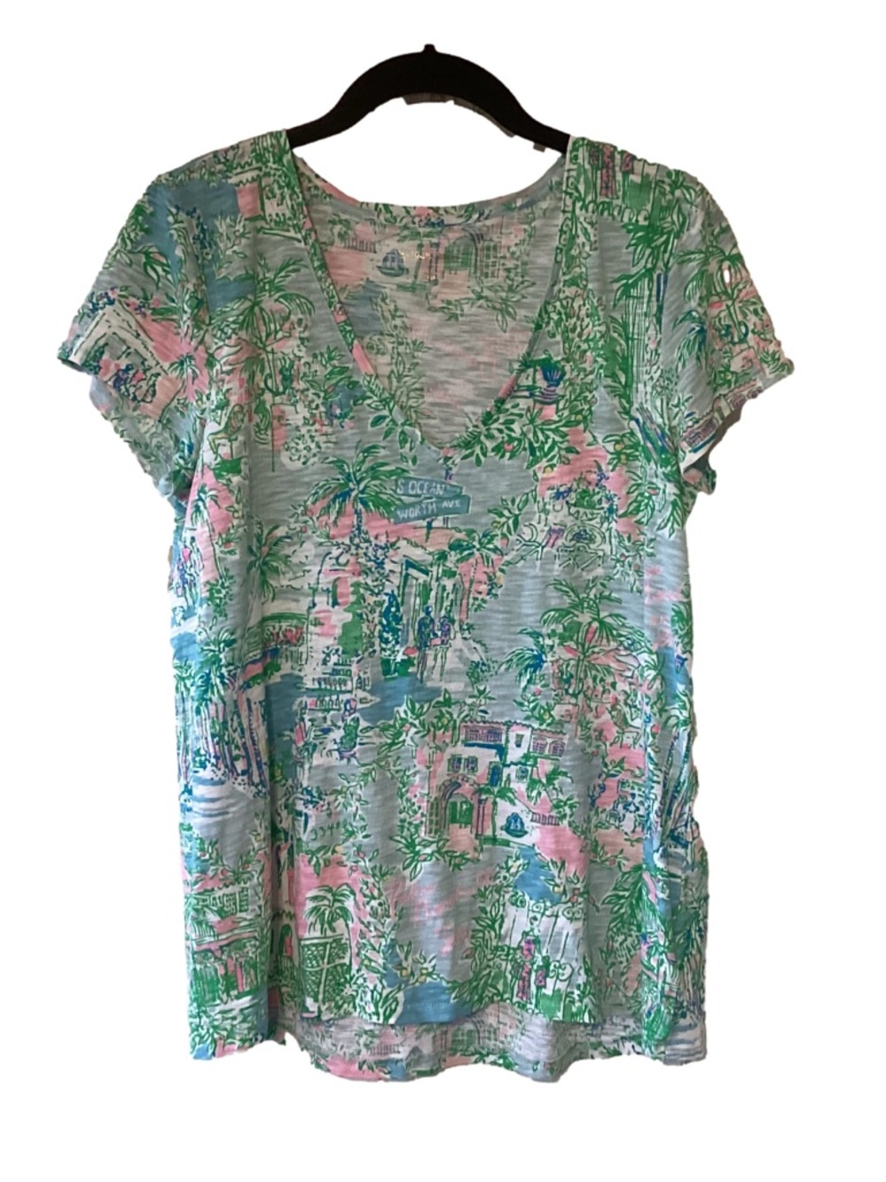 Lilly Pulitzer Etta V-Neck Tropical Print Tee in Green & Pink Size M 001504